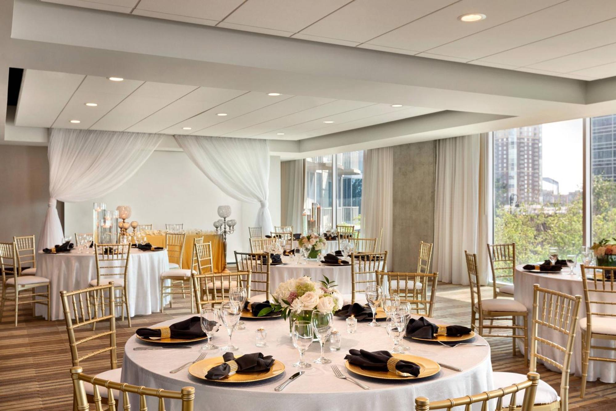 Hotel Twelve Downtown, Autograph Collection 4*