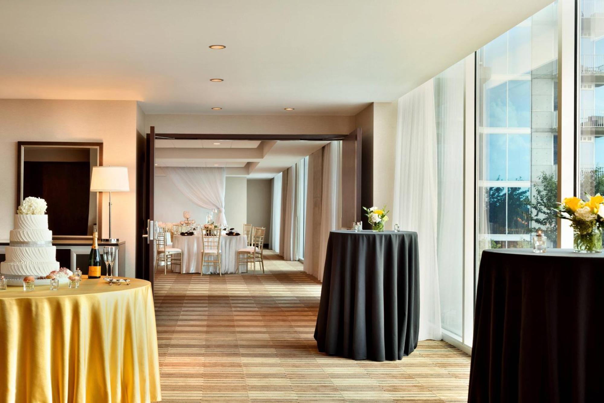 Twelve Downtown, Autograph Collection 4*